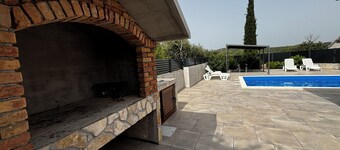 Hidden Villa **** With Private Pool In Peaceful Area 