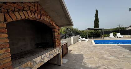 Hidden Villa **** Yksityinen uima-allas rauhallisella alueella