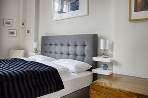 4 bedrooms, iron/ironing board, WiFi, bed sheets