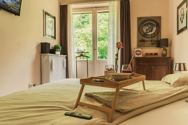 2 bedrooms, iron/ironing board, travel crib, free WiFi