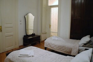 2 bedrooms, iron/ironing board, Internet, bed sheets