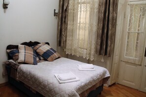 2 bedrooms, iron/ironing board, Internet, bed sheets