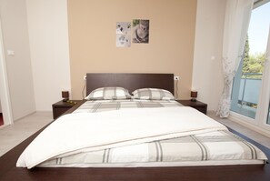 7 bedrooms, iron/ironing board, WiFi, bed sheets - Villa Anadi - Quiet Place With Pool (Okrug Donji)