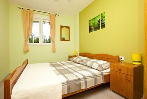 7 chambres, fer et planche à repasser, Wi-Fi, draps fournis