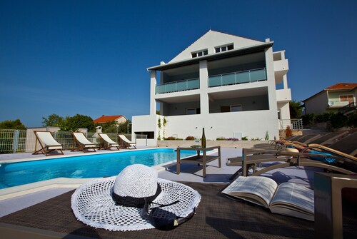 Villa Anadi - Quiet Place With Pool