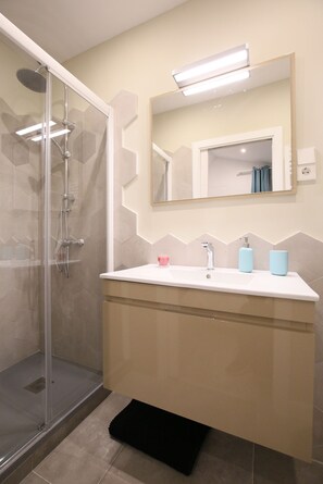 Bathtub, hair dryer, towels, soap