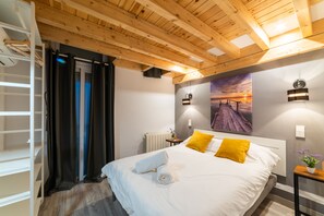 5 bedrooms, in-room safe, iron/ironing board, free WiFi