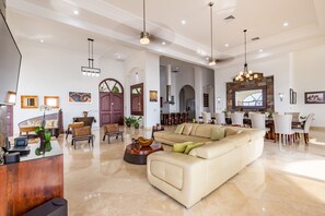 Smart TV, reproductor de DVD y estéreo