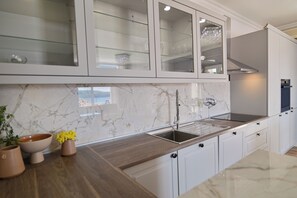 Private kitchen - SEA VIEW NEAR BEACH AND OLD CENTER OF TOWN (TROGIR)