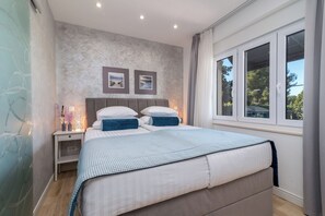 2 habitaciones, caja de seguridad en la habitación y escritorio