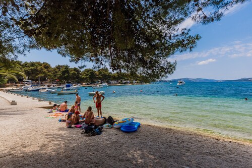 Deluxe 4 * -huoneisto Giovanni, lämmitetty uima-allas