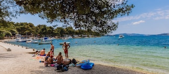 Deluxe 4* Apartment Giovanni with heated pool