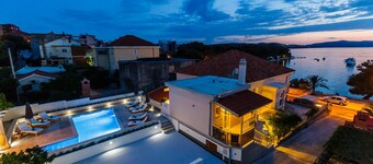 Deluxe 4* Apartment Giovanni with heated pool