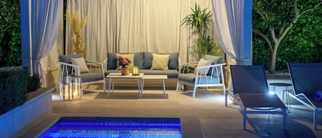Outdoor pool, a heated pool