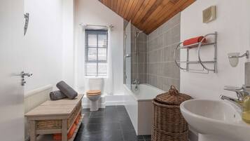 Combined shower/bathtub, hair dryer, towels, soap