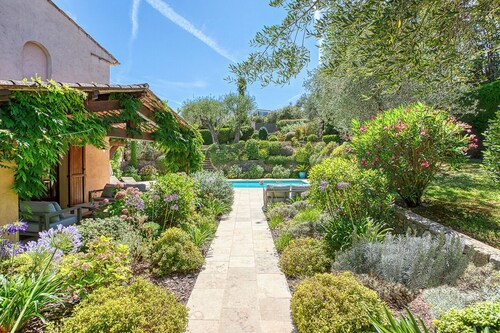 Charmante villa à 5 minutes à pied du village de Valbonne