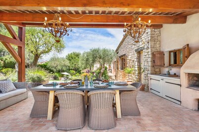 Charming villa walking distance to Valbonne village