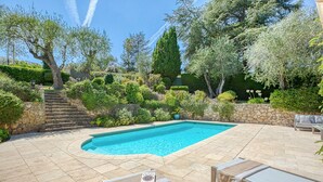 A swimming pool with a stone deck, surrounded by lush greenery and a stone staircase. - Charming villa walking distance to Valbonne village (Valbonne)