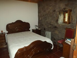 2 bedrooms, bed sheets