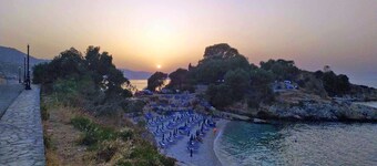 Villa Fotinissa on oma uima-allas merinÀköalalla 100 metrin pÀÀssÀ rannasta
