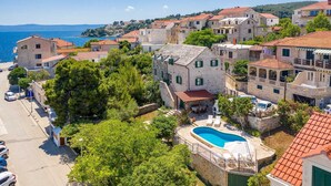 A coastal town with stone buildings, a swimming pool, and a view of the sea. - Traditional Villa Bonaca in Sumartin with private pool, Brač Island, near sea (Sumartin)