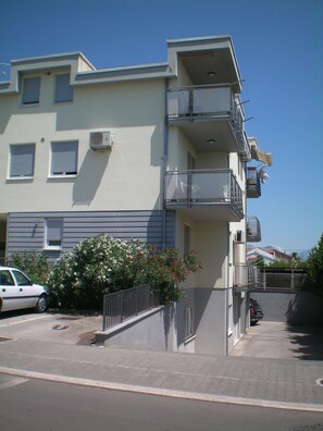 Esterni