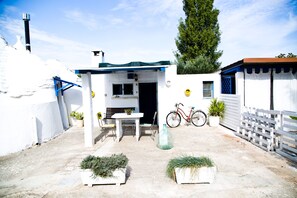 Outdoor dining - Authentic Trullo with swimming pool in Itria Valley Apulia (Martina Franca)