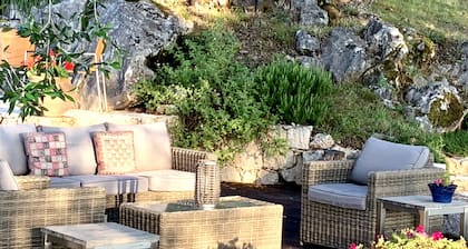 Charmante villa avec vue sur la mer, piscine privée, proche des plages et des commodités