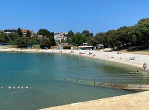Beach nearby - Cosy apartment "La Dolce Vita" just 100 m away from the sea. (Pješcana Uvala)