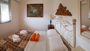 3 bedrooms, in-room safe, desk, soundproofing