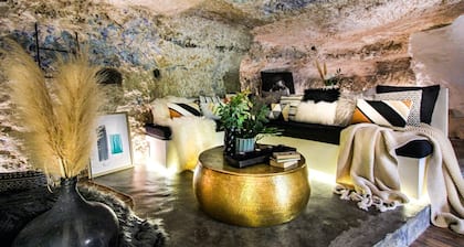 XUQ Tourist Unterkunft Group, Grotta