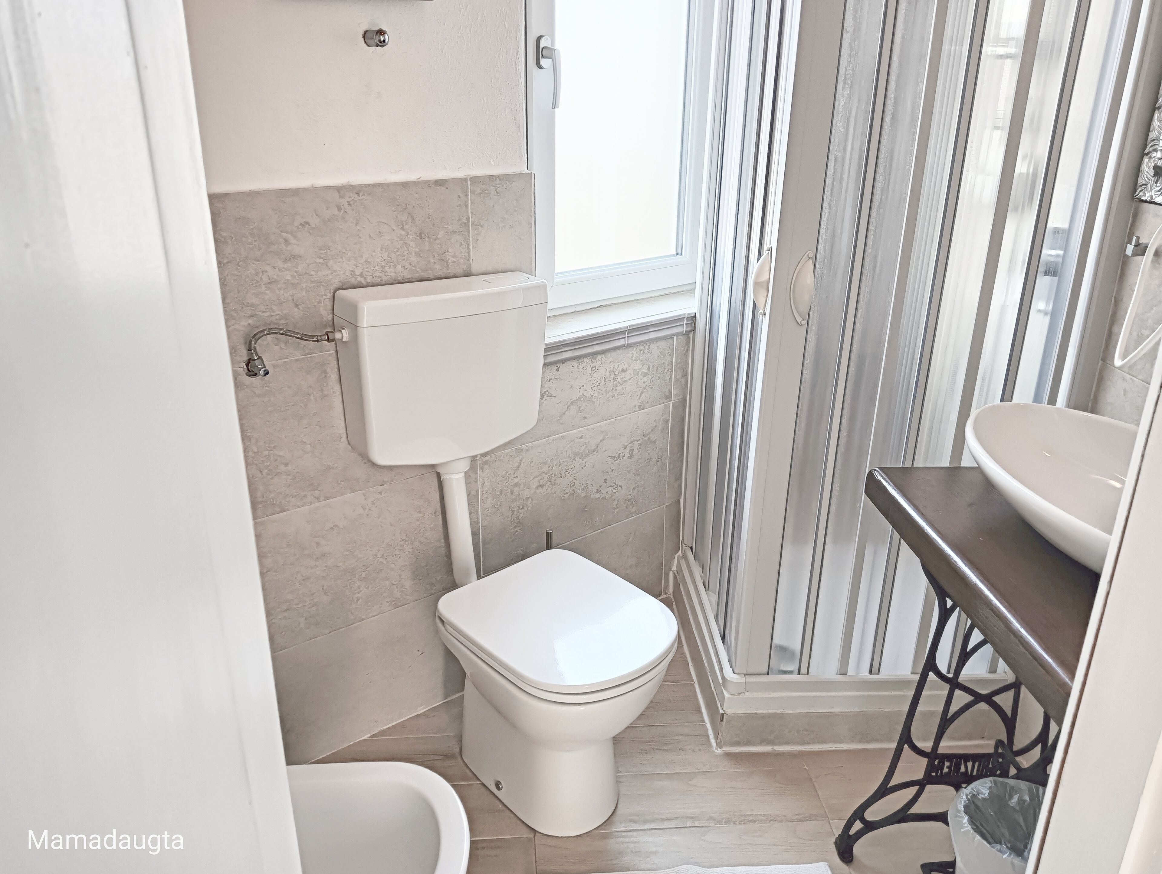 Doccia, asciugacapelli, bidet, asciugamani