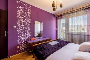 3 bedrooms, Internet, bed sheets - BUDGET Split City Apartment with 3 Bedrooms, A/C and WI-FI Internet (Split)