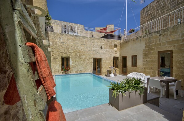 Pool - Highly Renovated Ta Rozamari Character House With Pool And Hot Tub (Zejtun)