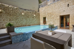 Pool - Highly Renovated Ta Rozamari Character House With Pool And Hot Tub (Zejtun)
