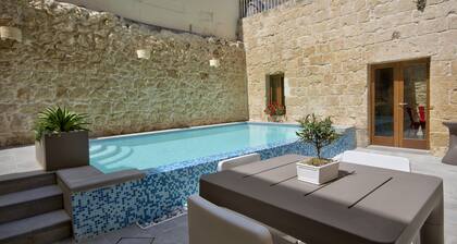 Hochrenoviertes Ta Rozamari Charakterhaus mit Pool und Whirlpool