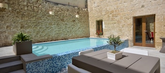 Highly Renovated Ta Rozamari Character House With Pool And Hot Tub