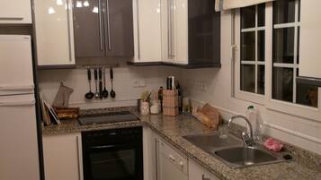 Réfrigérateur, four, plaque de cuisson, lave-vaisselle