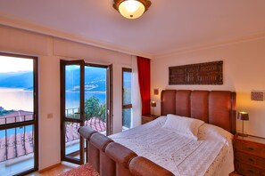 9 soveværelser, pengeskab på værelset, strygejern/strygebræt