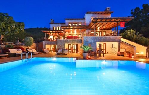 Villa Exclusive surplombant la mer et la montagne 'Villa Kibele'