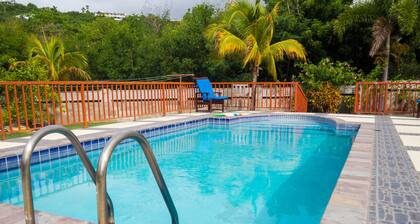 3 Schlafzimmer Villa mit eigenem Garten, Pool und atemberaubender Landschaft