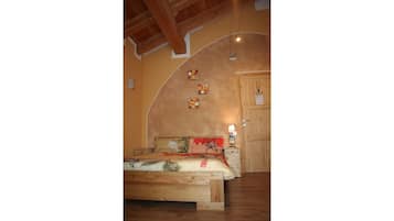 1 bedroom, bed sheets