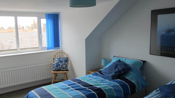 3 bedrooms, iron/ironing board, internet, bed sheets