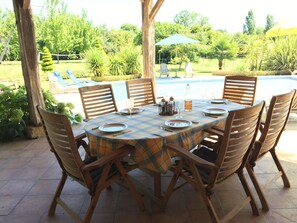 Outdoor dining - Extremely spacious, Country Farmhouse with pool & summer kitchen, sleeps 13+ (Lascazères)
