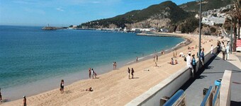House T2, view Serra Arrábida, near the beach and private parking.
