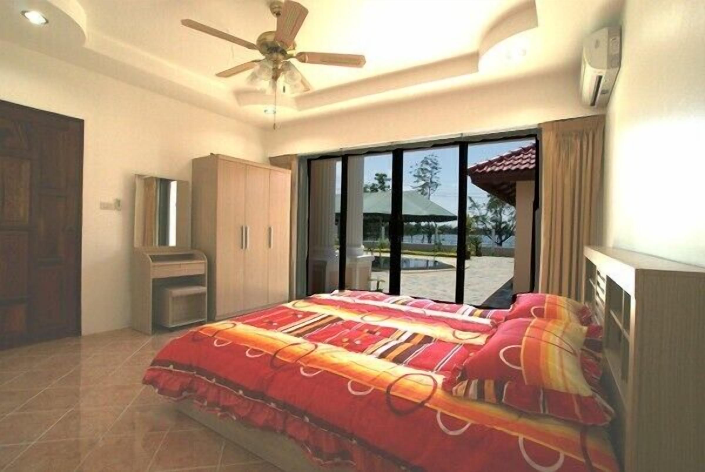 5 makuuhuonetta, silitysrauta/-lauta, ilmainen Wi-Fi, vuodevaatteet