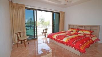 5 bedrooms, iron/ironing board, free WiFi, bed sheets