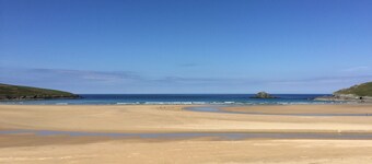 Sea Views, Crantock, Sleeps 4, Private Lane. 