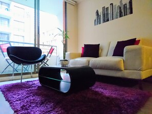 Televisie, een dvd-speler en een filmbibliotheek