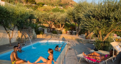 Sea view 4 beds with hot pool, whirlpool, turkish bath and parking